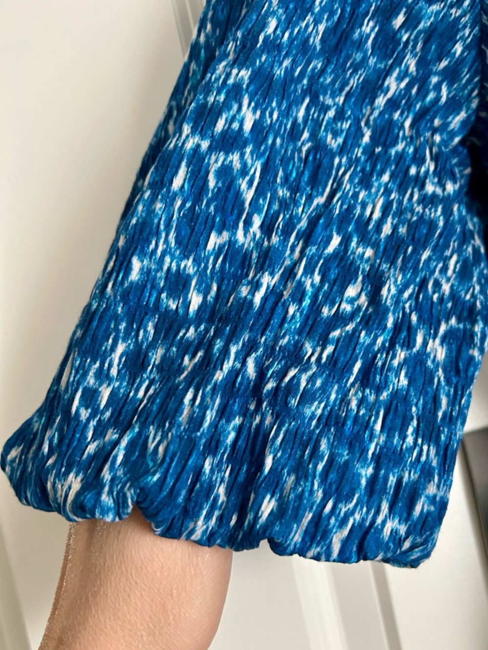 BNWT - Tuckernuck Blue Printed V-Neck Midi Dress - Picture 8 of 11